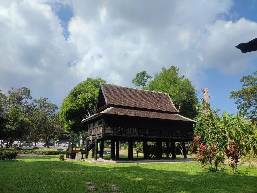 ညား